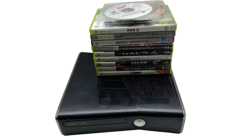 KONSOLA XBOX 360 + 2 PADY (1 NIEORYGINALNY) + 12 GIER ( 3BEZ PUDELEK)