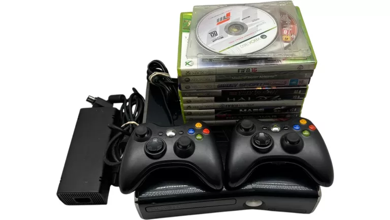 KONSOLA XBOX 360 + 2 PADY (1 NIEORYGINALNY) + 12 GIER ( 3BEZ PUDELEK)