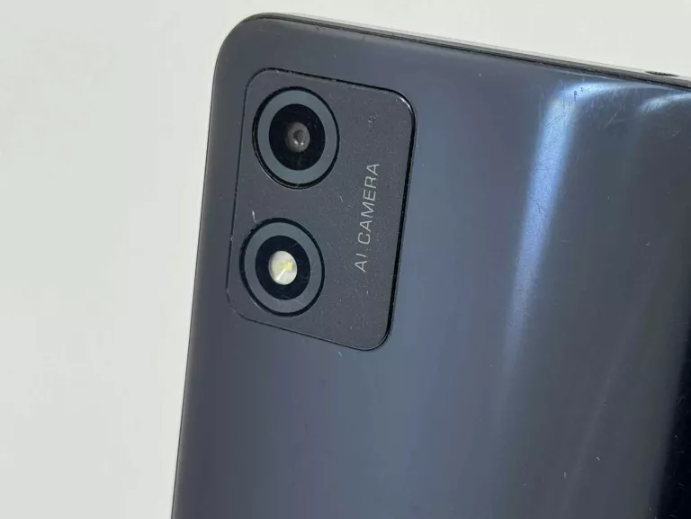 TELEFON MOTO E13