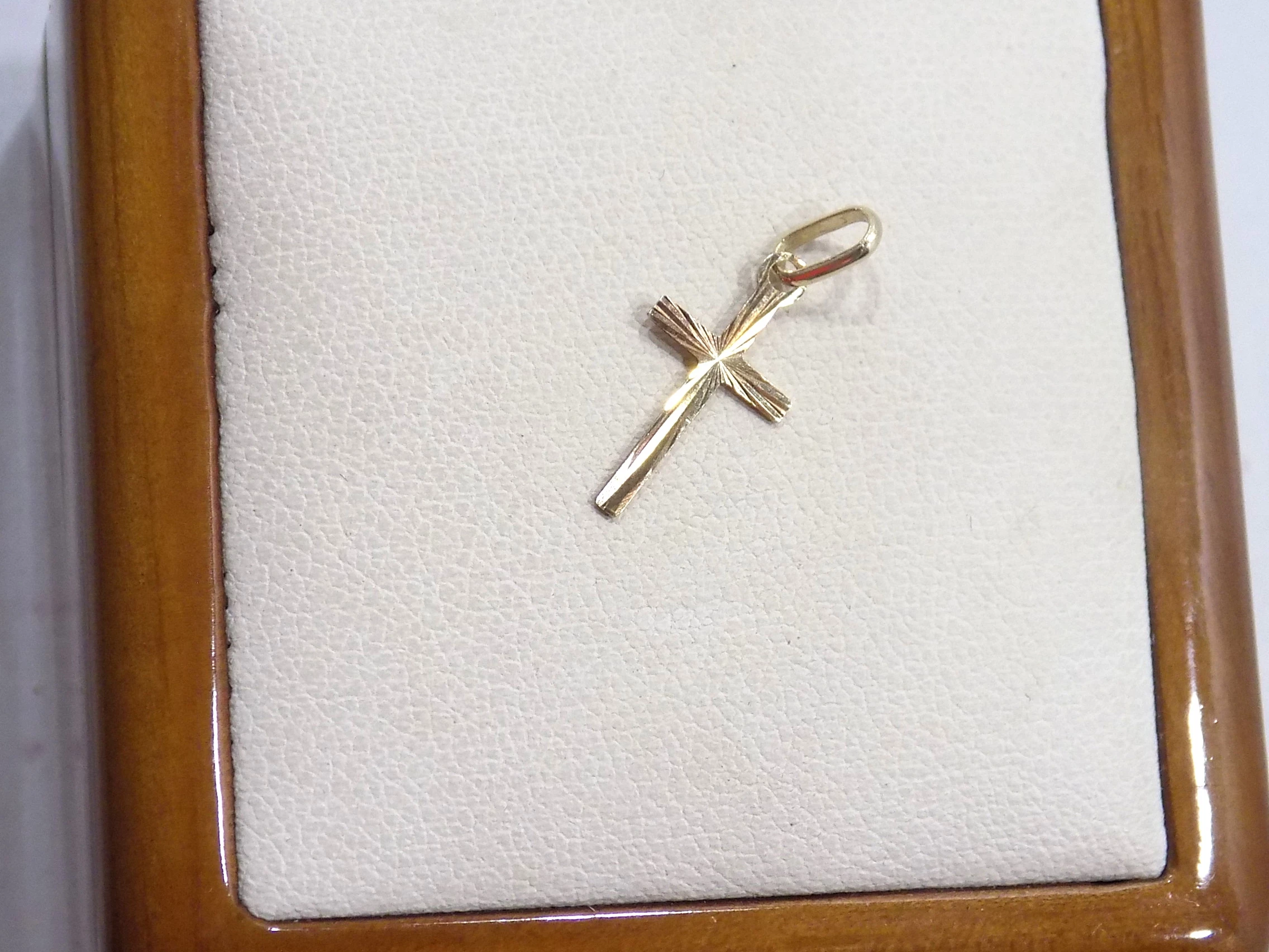 krzyzyk-zloty-waga-ok-027g-proba-585-kod-producenta-56