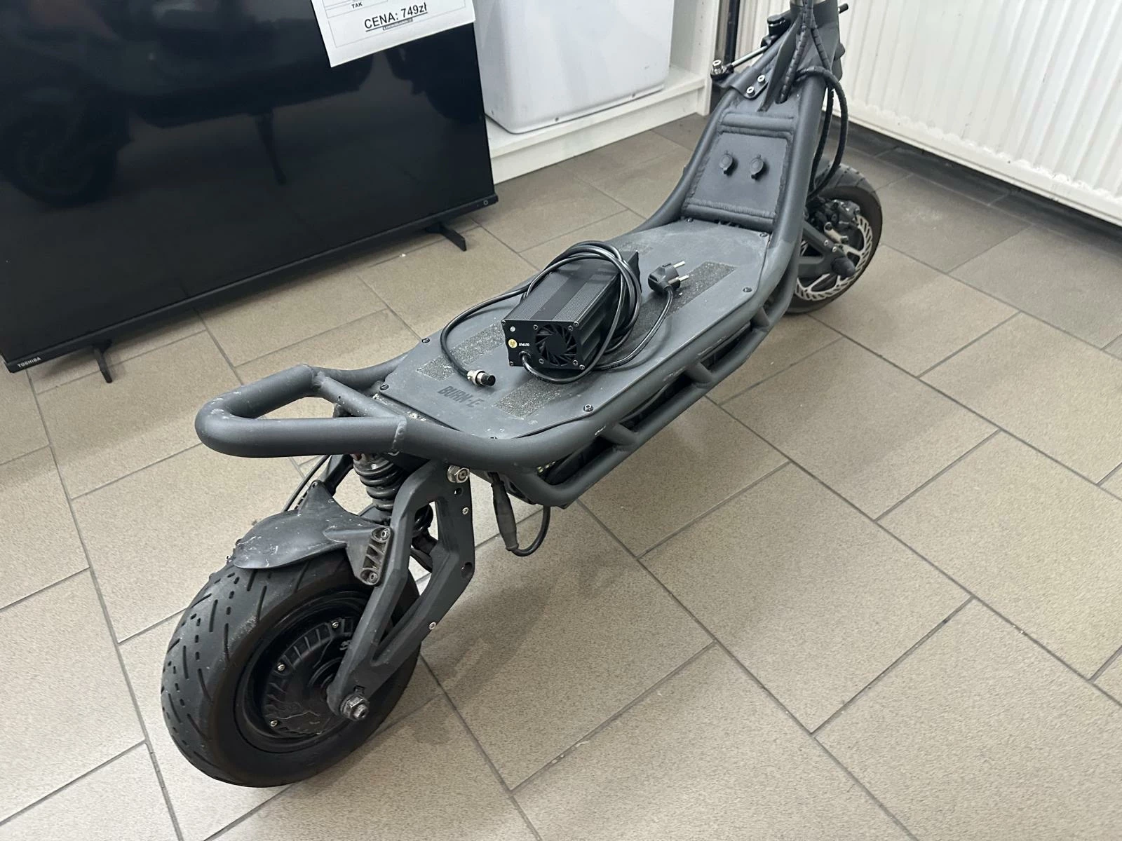 elektryczna-hulajnoga-nami-burn-e-viper-lite-28ah-ladowarka-model-burn-e-viper