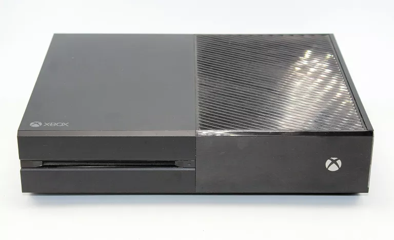 KONSOLA MICROSOFT XBOX ONE 500GB (1540) + 2 PADY CZARNA