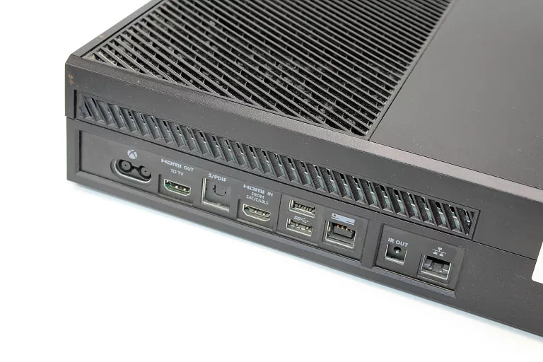 KONSOLA MICROSOFT XBOX ONE 500GB (1540) + 2 PADY CZARNA