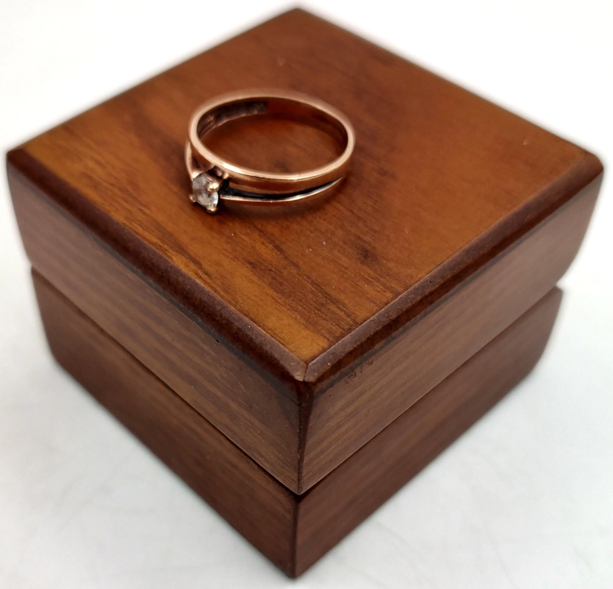 piekny-zloty-pierscionek-196g585-kamien-17088-524288