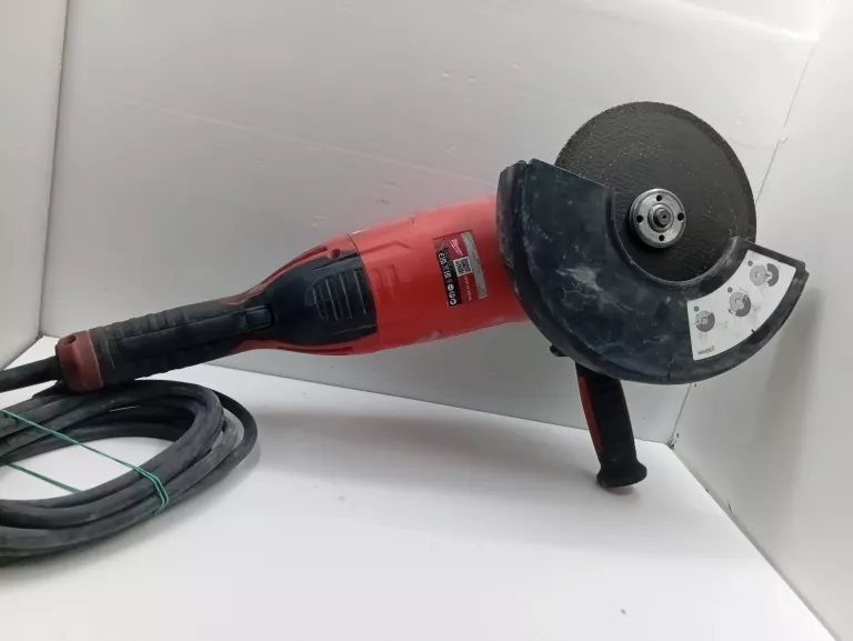 SZLIFIERKA KĄTOWA MILWAUKEE 2400 W AGVK 24-230
