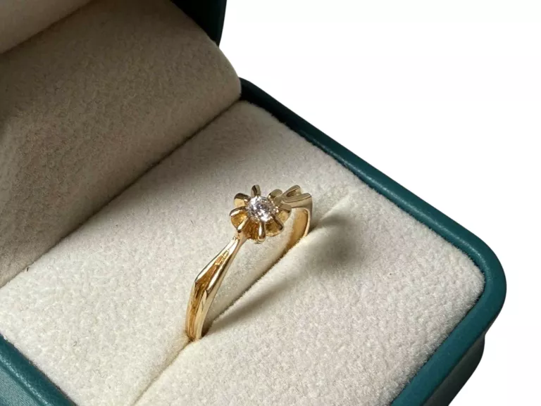 WYJĄTKOWY ZŁOTY PIERŚCIONEK ROZMIAR 19/585/1,93G. CYRKONIA