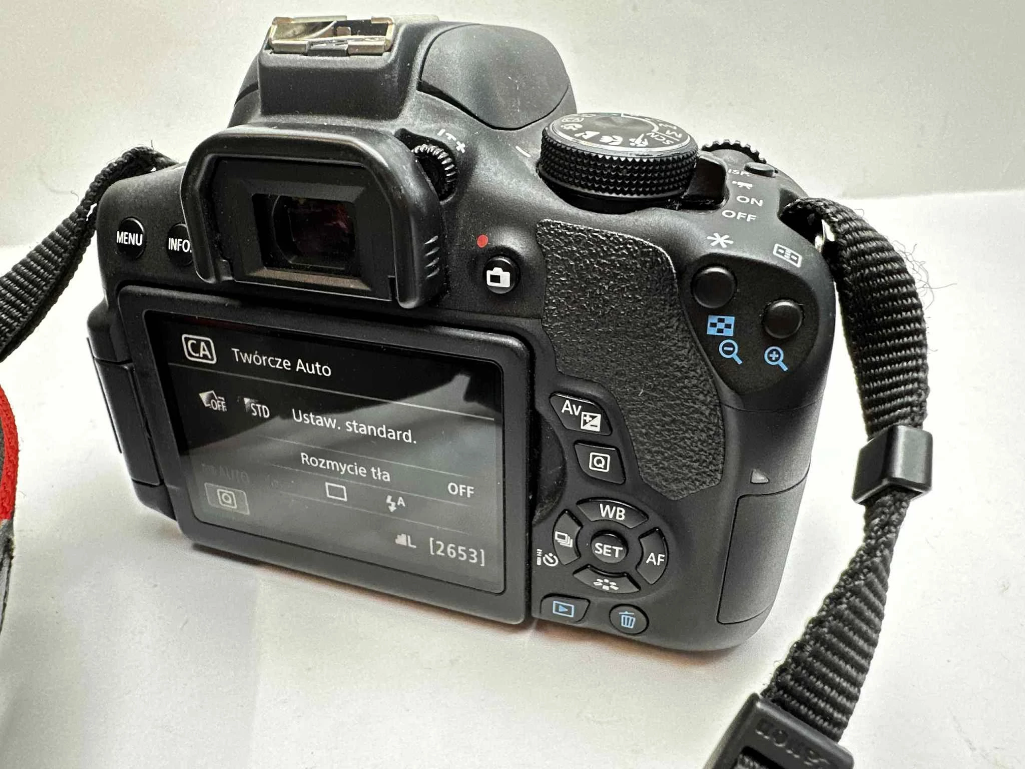 aparat-canon-eos-750d-obiektyw-18-55mm-ean-gtin-8714574627977