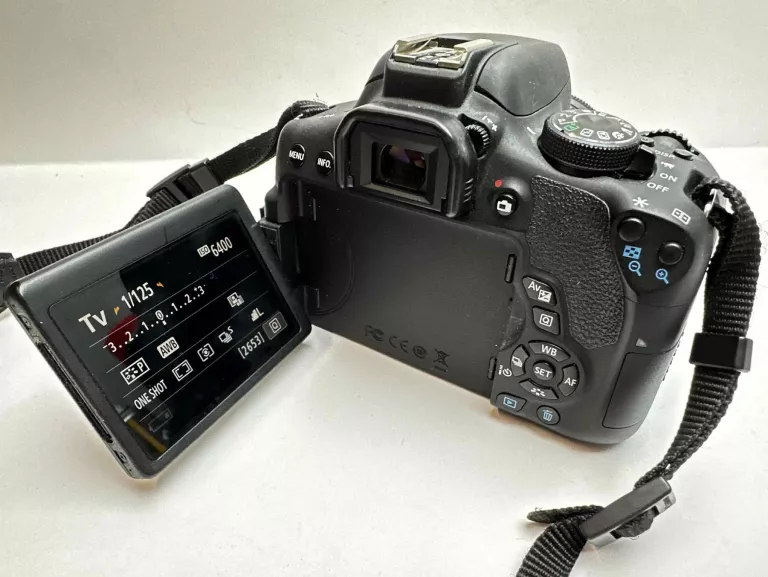 aparat-canon-eos-750d-obiektyw-18-55mm-rozdzielczosc-2420