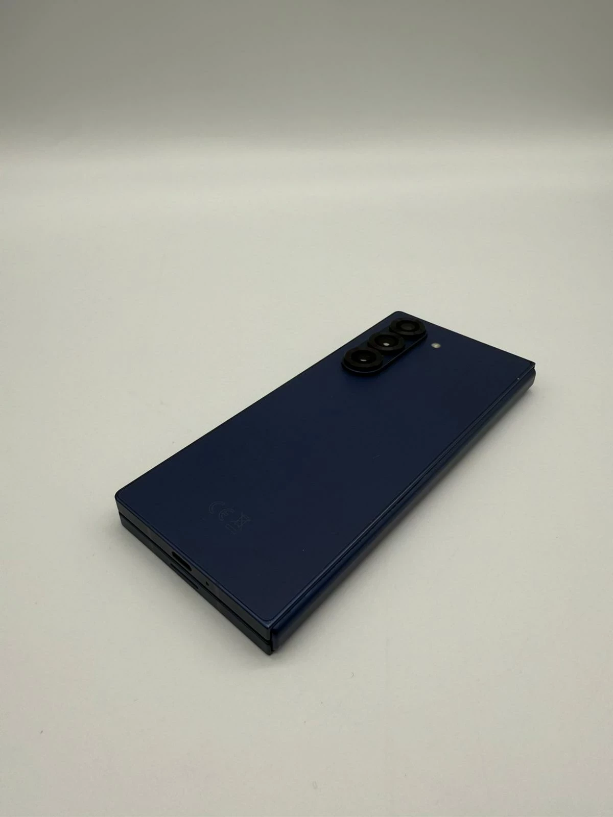 telefon-samsung-galaxy-z-fold6-12gb512gb-pudelko-system-operacyjny-4388-1