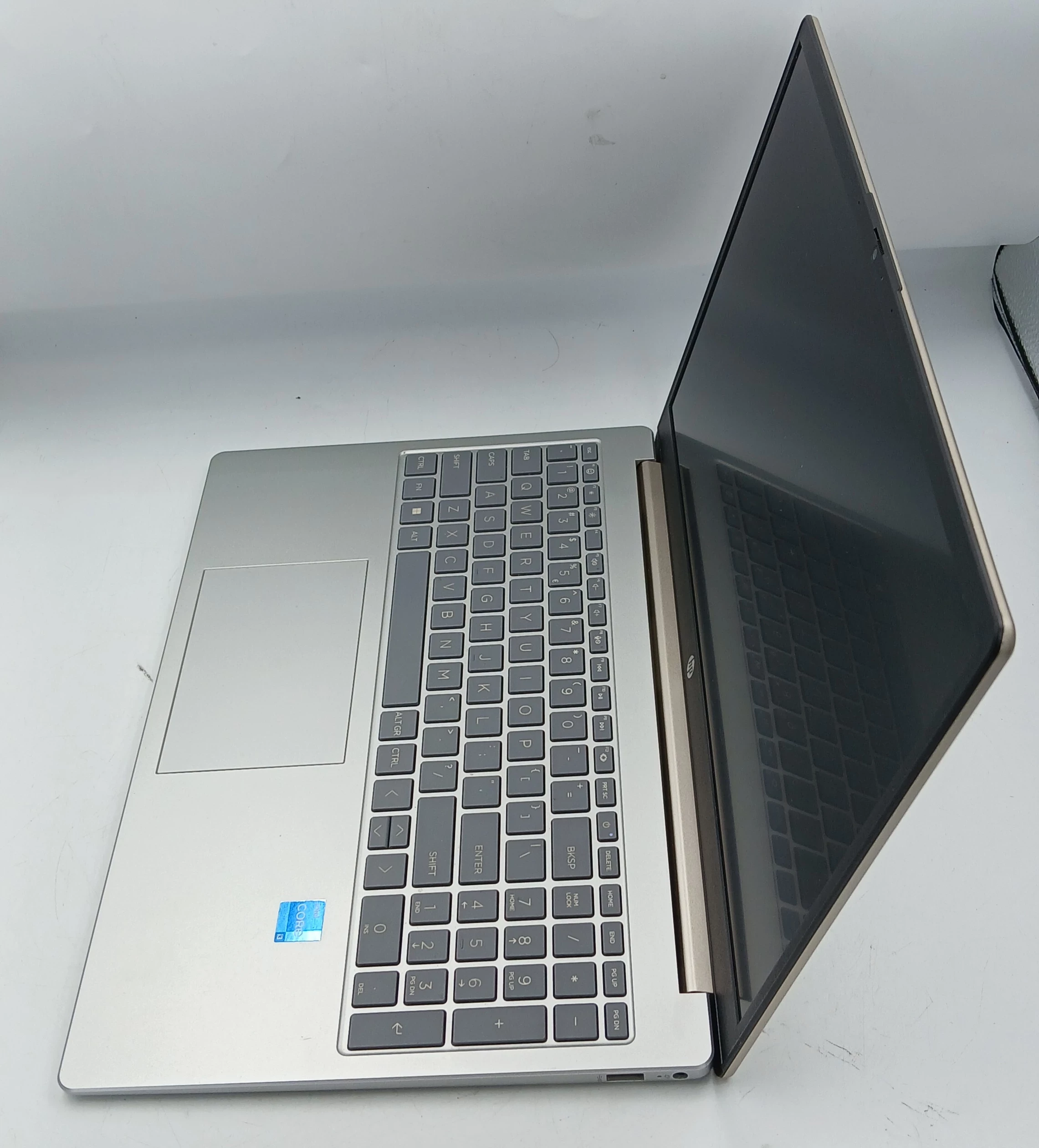 laptop-hp-15-fd0350nw-ean-gtin-198122587513