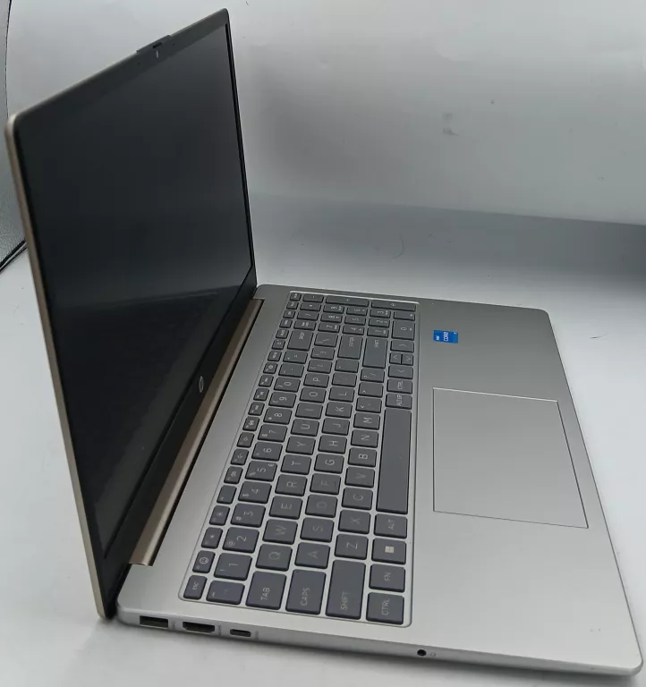 laptop-hp-15-fd0350nw-przekatna-ekranu-1560