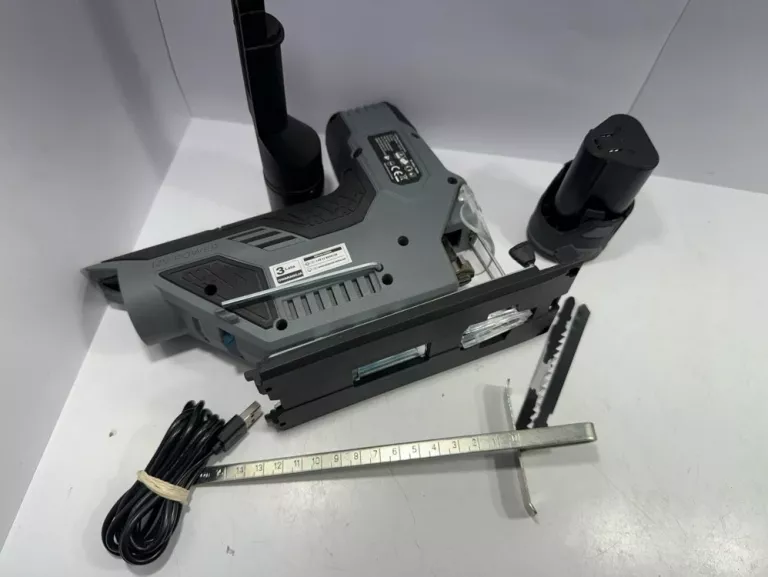 AKUMULATOROWA WYRZYNARKA 12V FERREX COMPACT POWER KARTON
