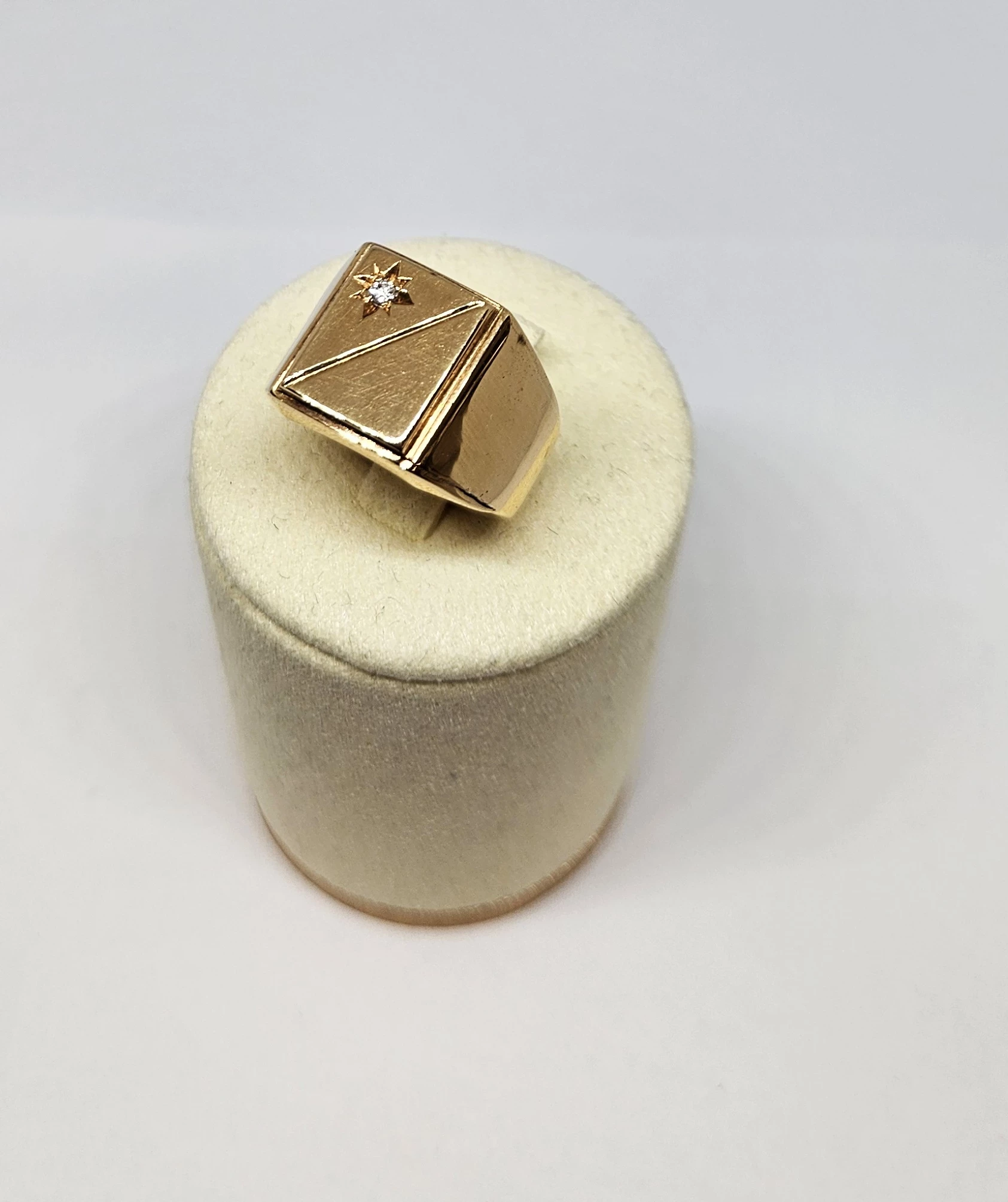 zloty-sygnet-z-brylantami-1574-g-proba-750-rozmiarsrednica-wew-mm-372-17