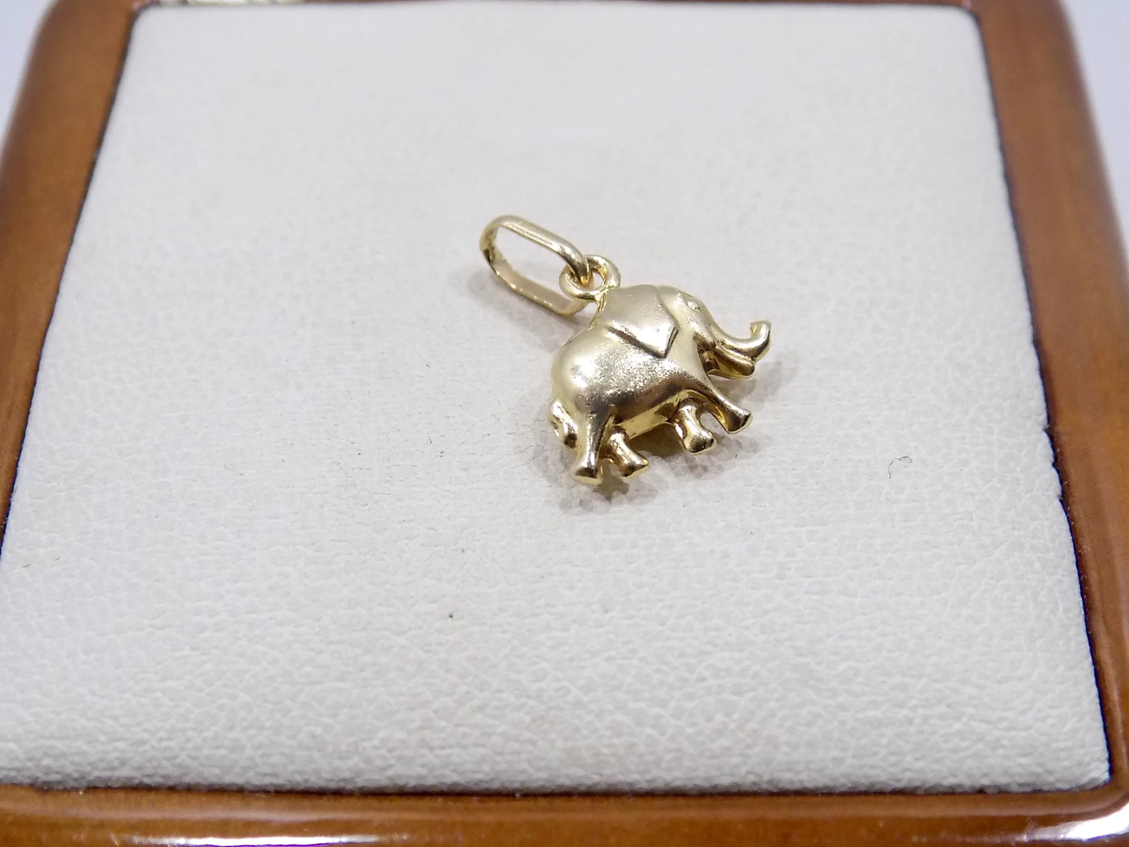 zlota-zawieszka-slonik-waga-ok-037g-proba-585-material-17089-4