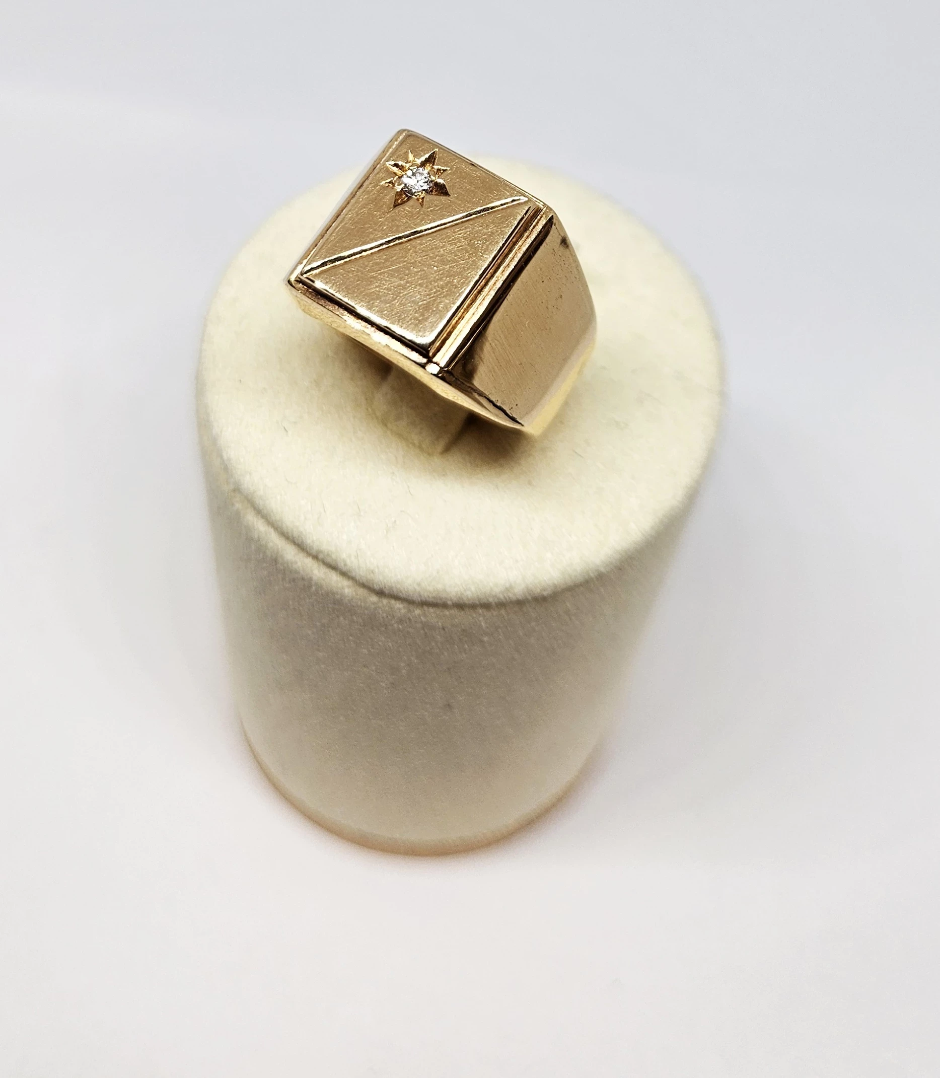 zloty-sygnet-z-brylantami-1574-g-proba-750-plec-15851-1