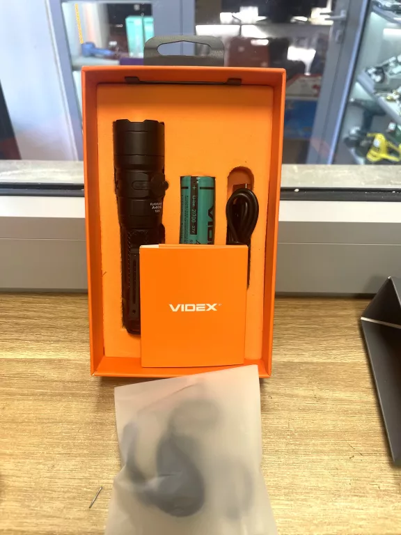 LATARKA LED KOMPAKTOWA PRZENOŚNA WYSOKA MOC MOCNA 20W 4000LM IP68 VIDEX