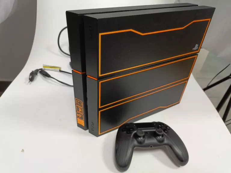 KONSOLA PS4 + KABLE + PAD