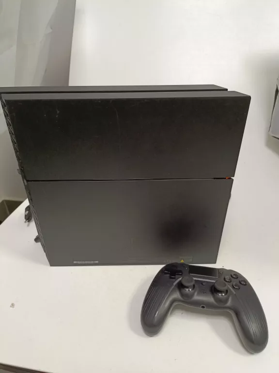 KONSOLA PS4 + KABLE + PAD