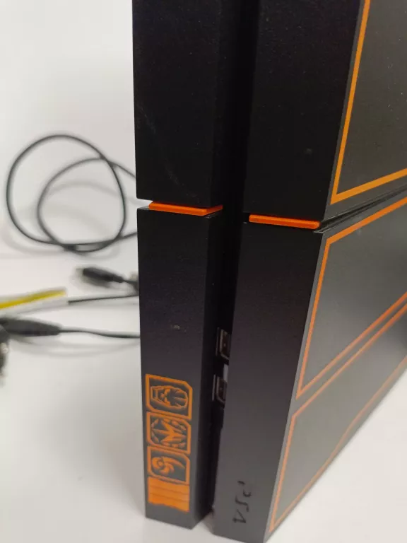 KONSOLA PS4 + KABLE + PAD