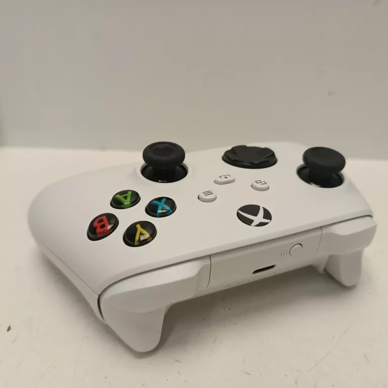 PAD DO XBOX SERIES S/X BIAŁY