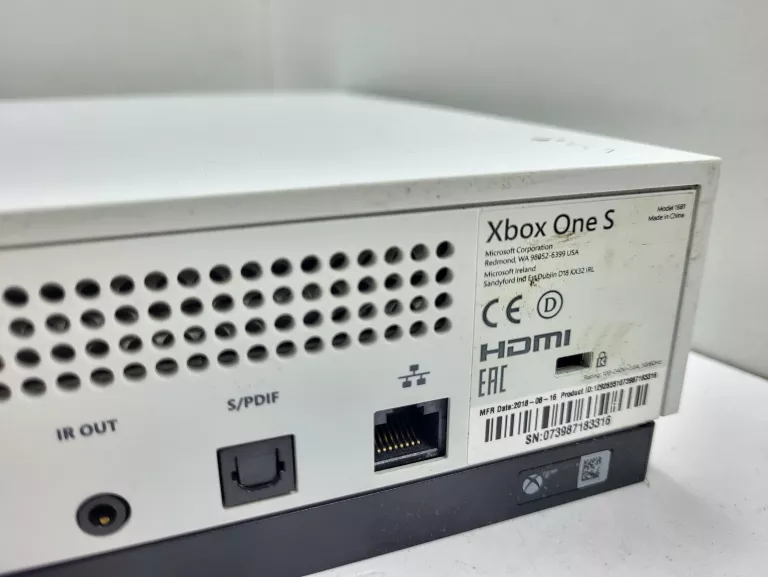 KONSOLA XBOX ONE S 1TB + 2 PADY