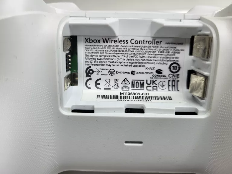 KONSOLA XBOX ONE S 1TB + 2 PADY