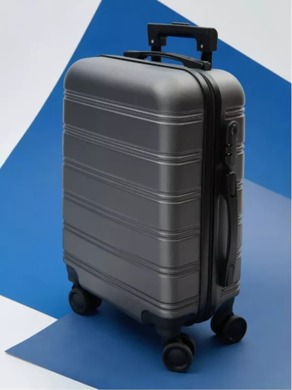 czarna-walizka-kabinowa-sinsay-obroncow-pokoju-76-gorzow-wlkp