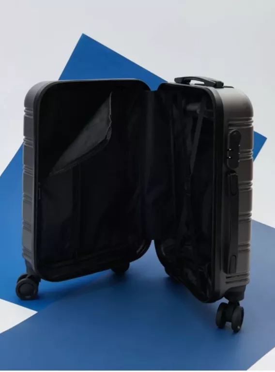 czarna-walizka-kabinowa-sinsay-ean-gtin-5904684764904