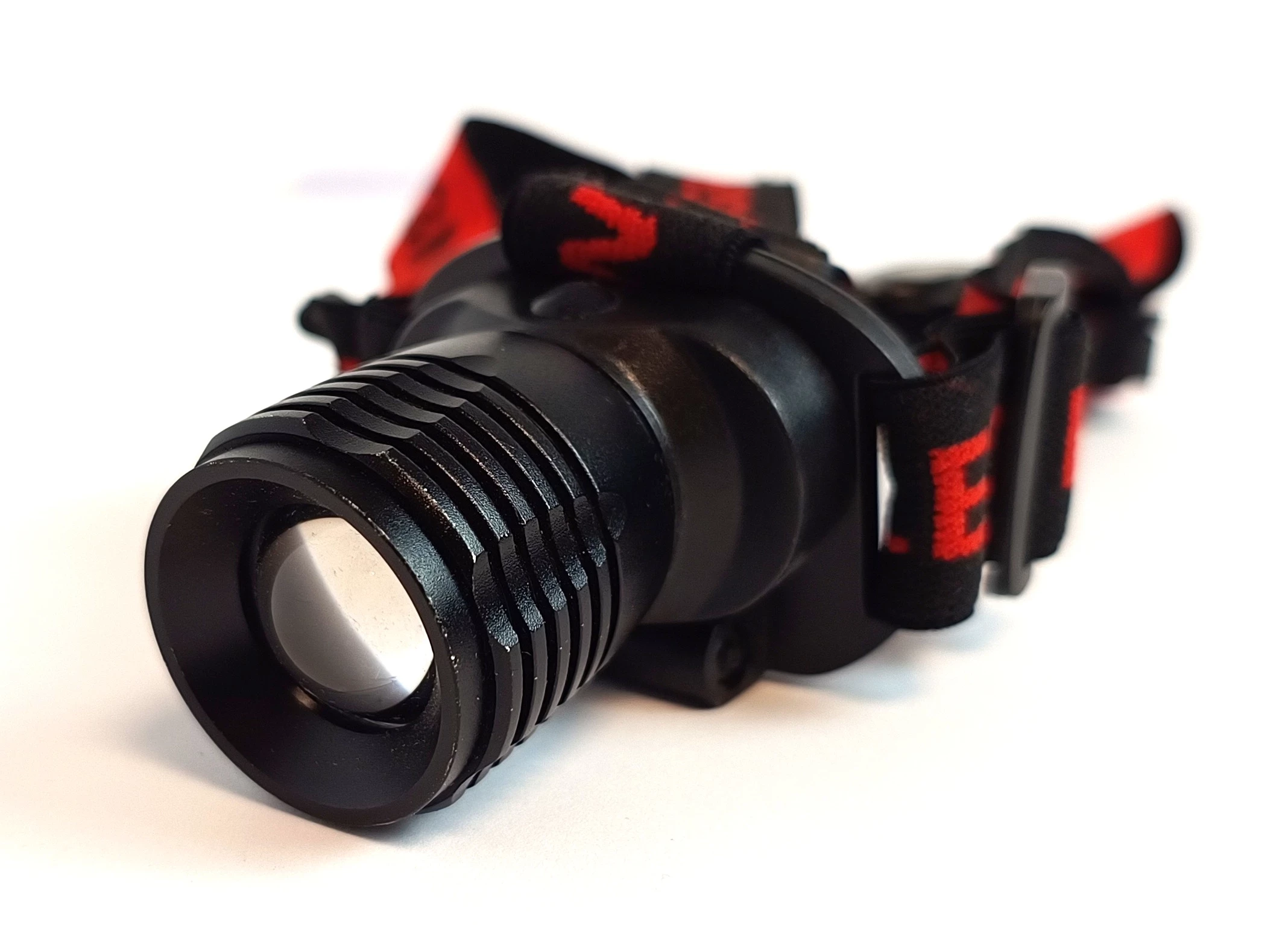 latarka-czolowa-na-baterie-z-regulacja-mocy-kod-producenta-vershold