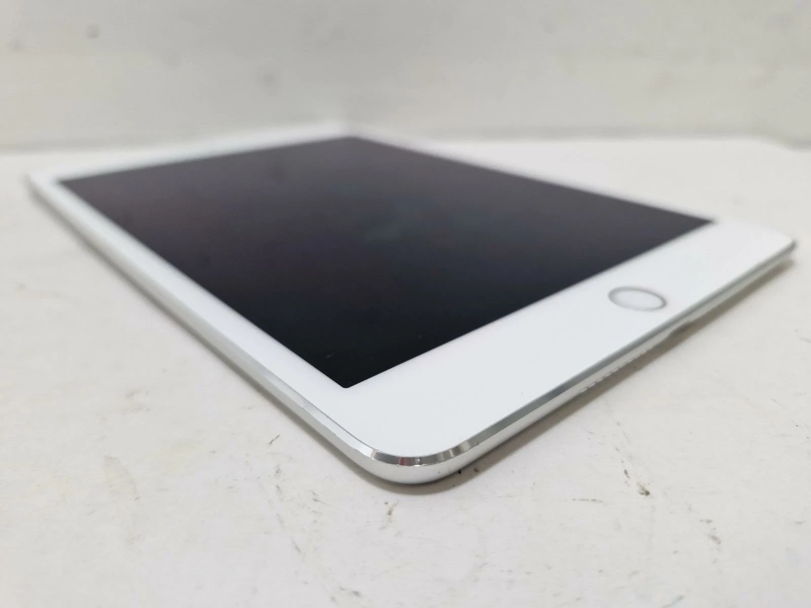 tablet-apple-ipad-mini-4-128gb-ladowarka-system-operacyjny-16332-4