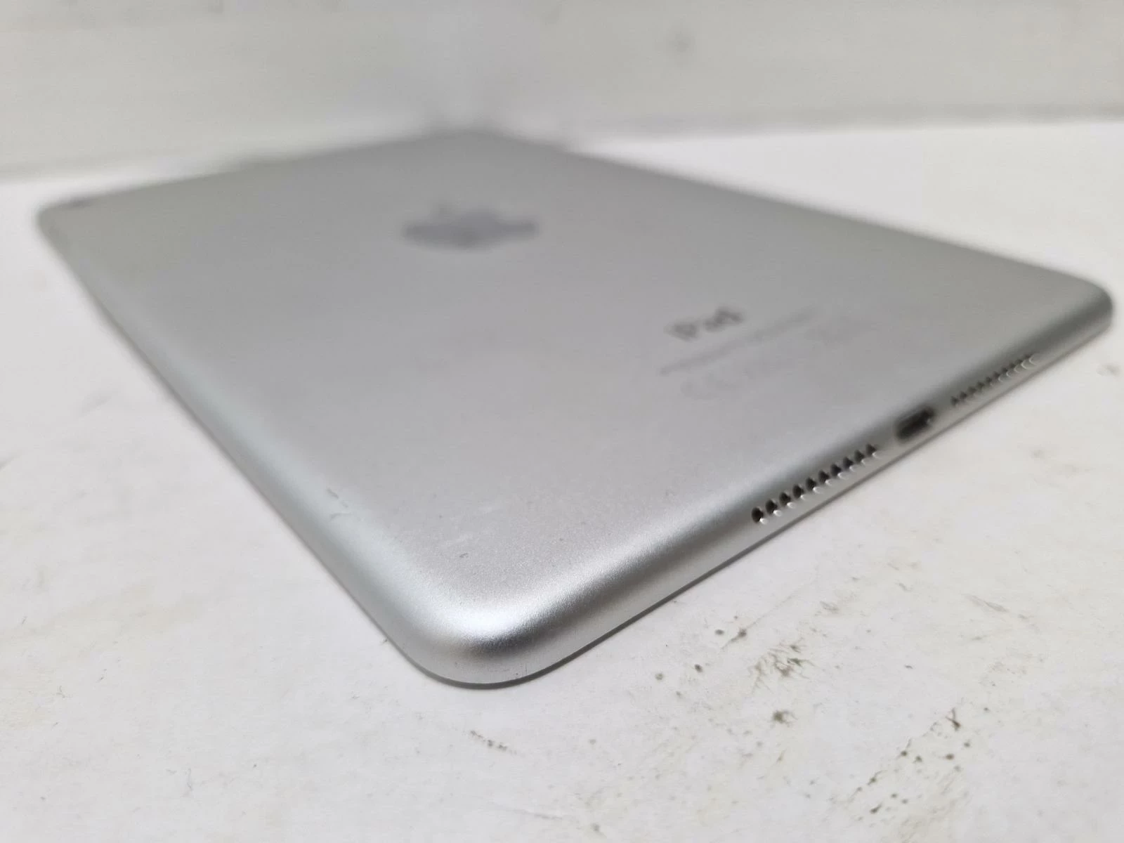 tablet-apple-ipad-mini-4-128gb-ladowarka-przekatna-ekranu-790