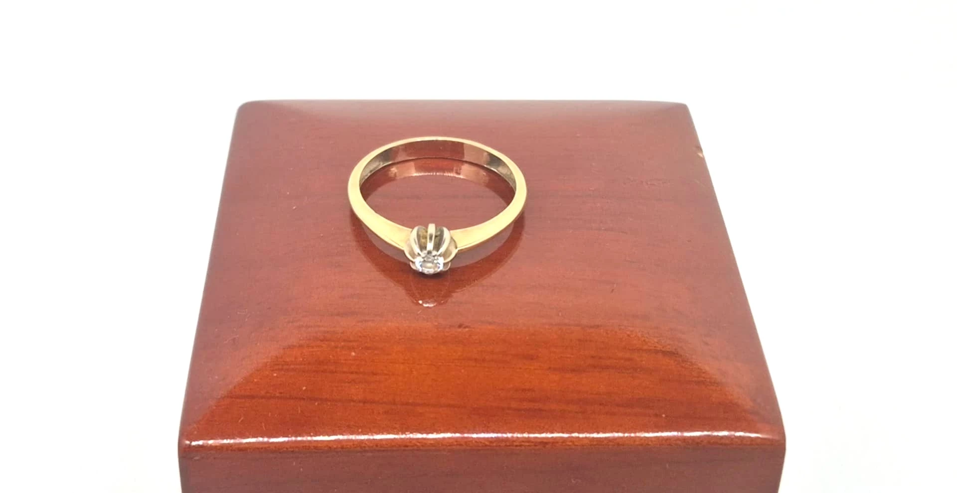 zloty-pierscionek-585-material-15835-2