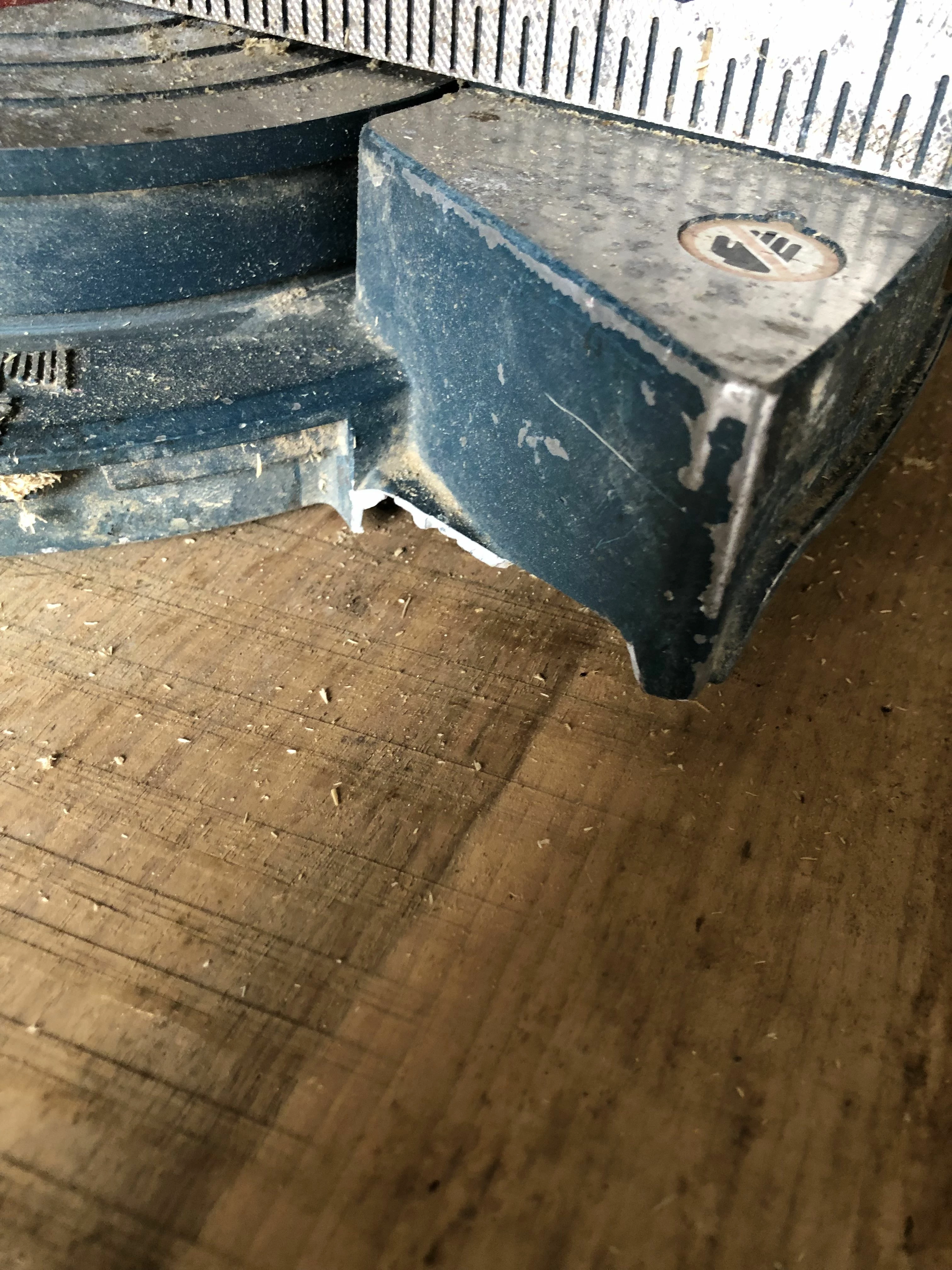 pila-ukosna-bosch-gcm-8-s-uszkodzona-maksymalna-moc-160000