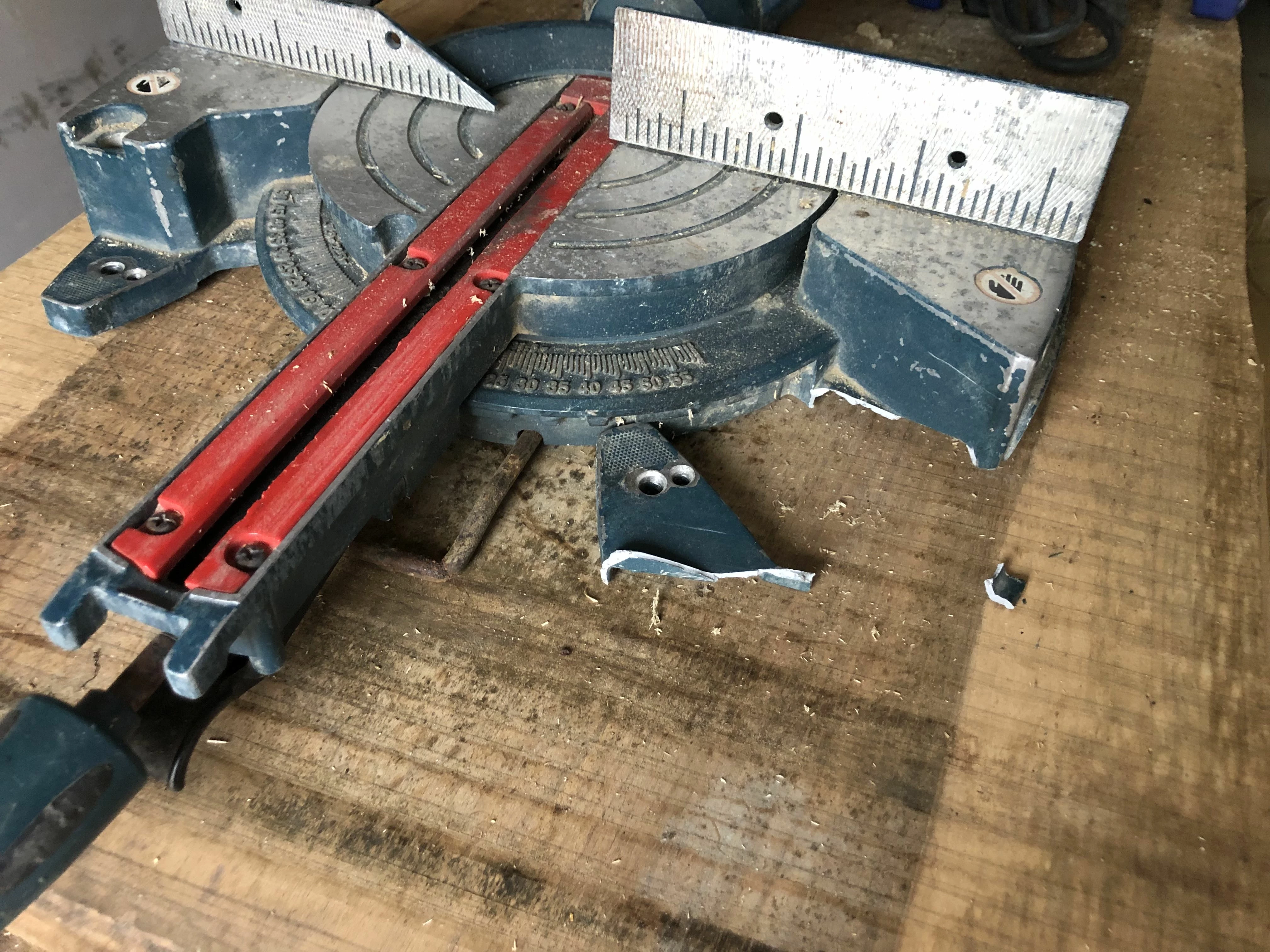 pila-ukosna-bosch-gcm-8-s-uszkodzona-predkosc-obrotowa-500000