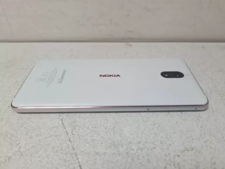 telefon-nokia-31-przekatna-ekranu-520