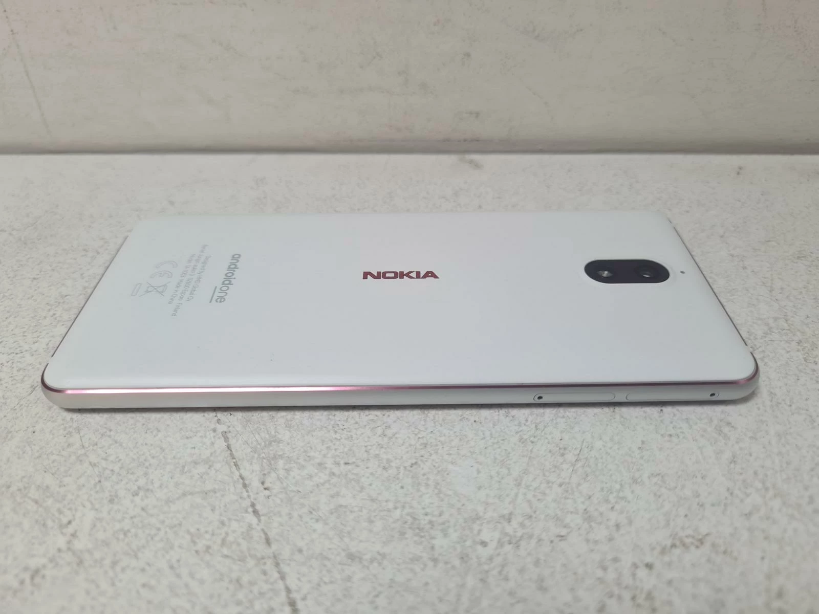 telefon-nokia-31-przekatna-ekranu-520