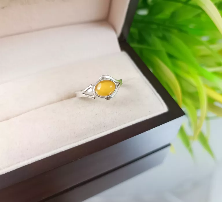 PIĘKNY SREBRNY PIERŚCIONEK 1,88 G 925