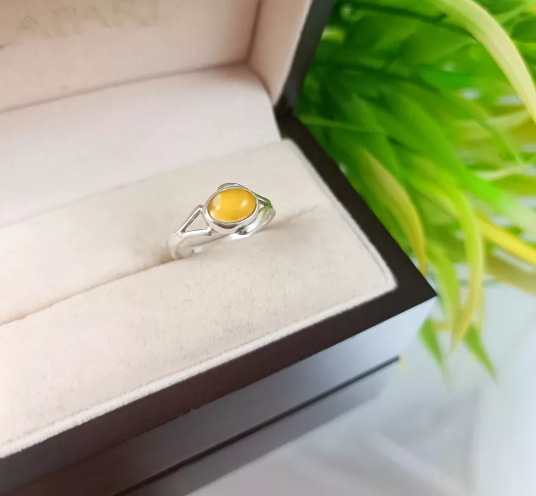 PIĘKNY SREBRNY PIERŚCIONEK 1,88 G 925