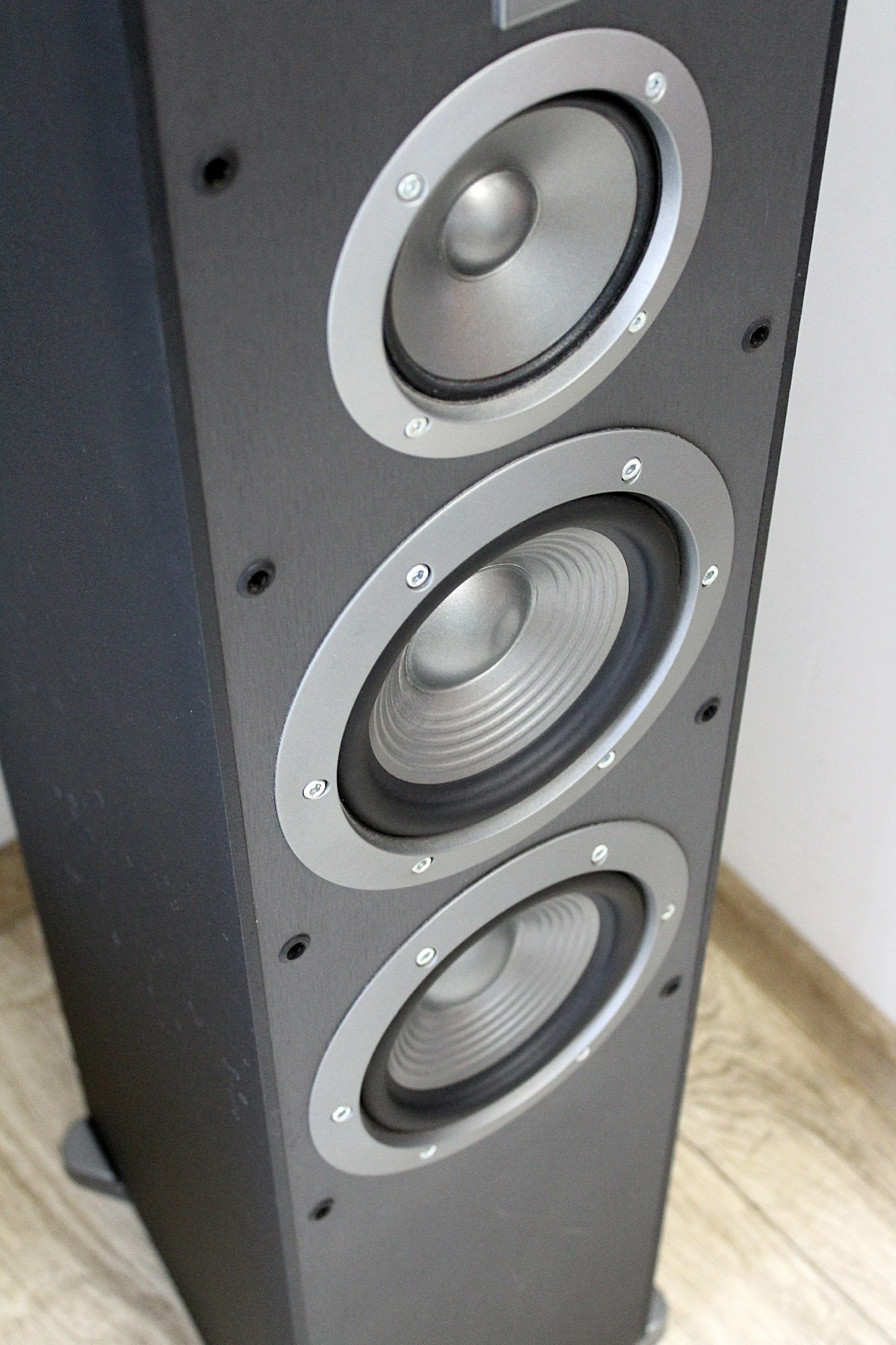 kolumny-podlogowe-jbl-es80-czterodrozne-czarne-100w-srednica-glosnika-wysokotonowego-25