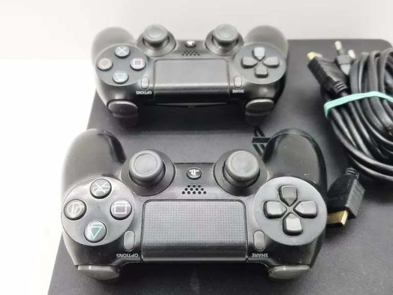 KONSOLA PS4 1TB+2 PADY+OKABLOWANIE