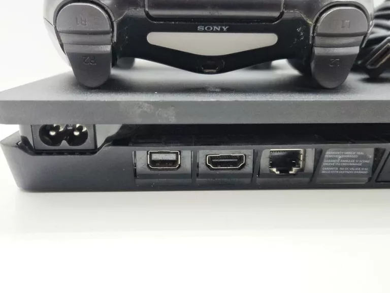 KONSOLA PS4 1TB+2 PADY+OKABLOWANIE