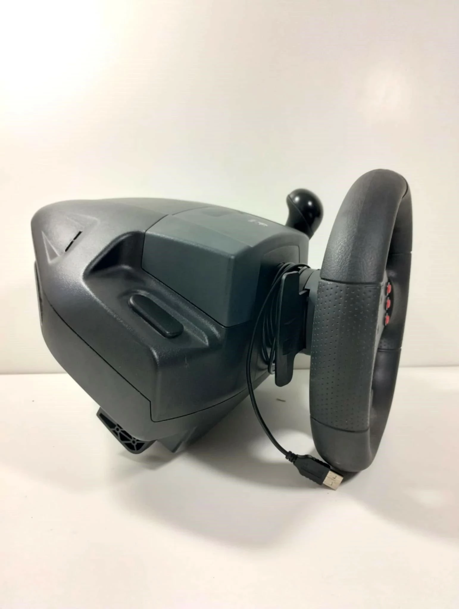 kierownica-pc-logitech-momo-racing-force-pedaly-marka-248811-1142682