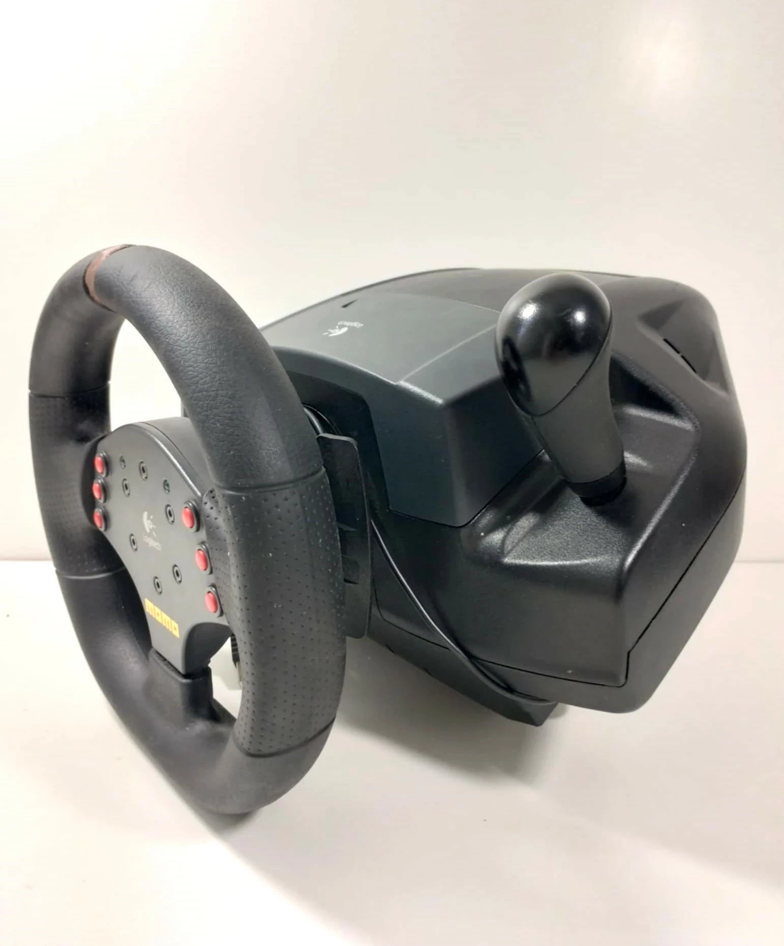 kierownica-pc-logitech-momo-racing-force-pedaly-kod-producenta-5099206010178