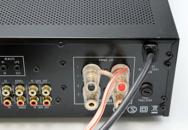 AMPLITUNER HARMAN KARDON HK980 WZMACNIACZ DWUKANAŁOWY AUDIO