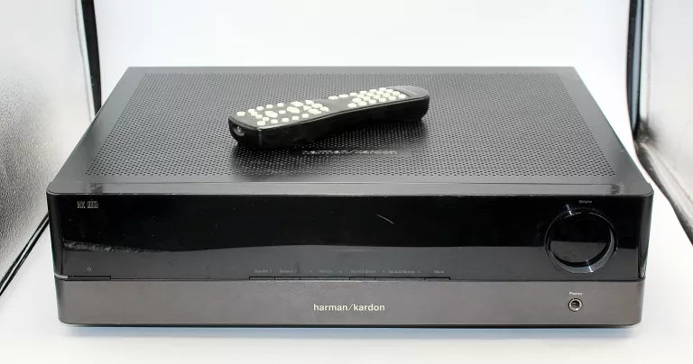 AMPLITUNER HARMAN KARDON HK980 WZMACNIACZ DWUKANAŁOWY AUDIO