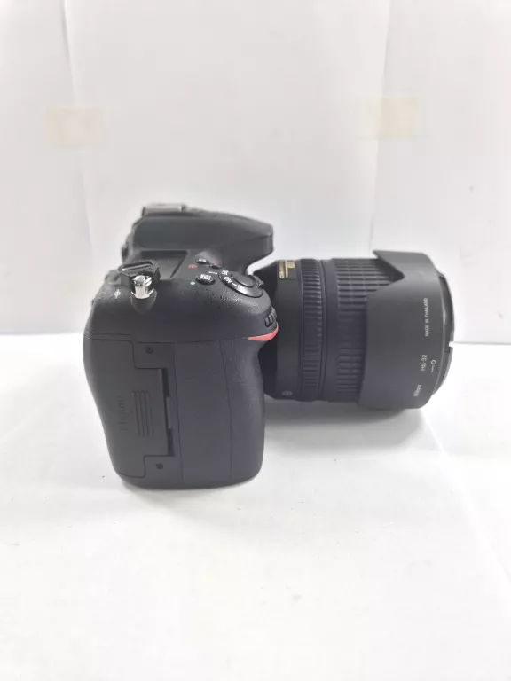LUSTRZANKA NIKON D7100 KORPUS + OBIEKTYW 18-105 VR PRZEBIEG 9436
