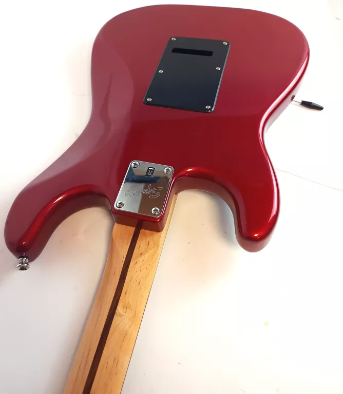 GITARA ELEKTRYCZNA SQUIRE STRATOCASTER HSS BY FENDER + STOJAK