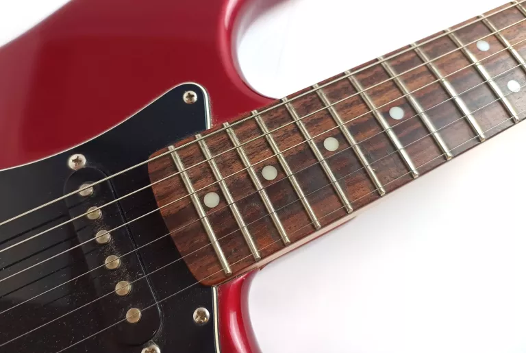 GITARA ELEKTRYCZNA SQUIRE STRATOCASTER HSS BY FENDER + STOJAK