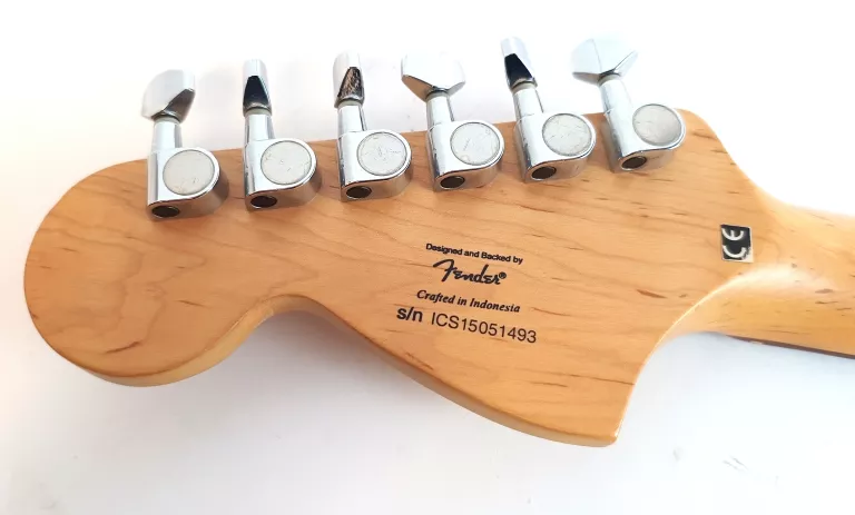 GITARA ELEKTRYCZNA SQUIRE STRATOCASTER HSS BY FENDER + STOJAK