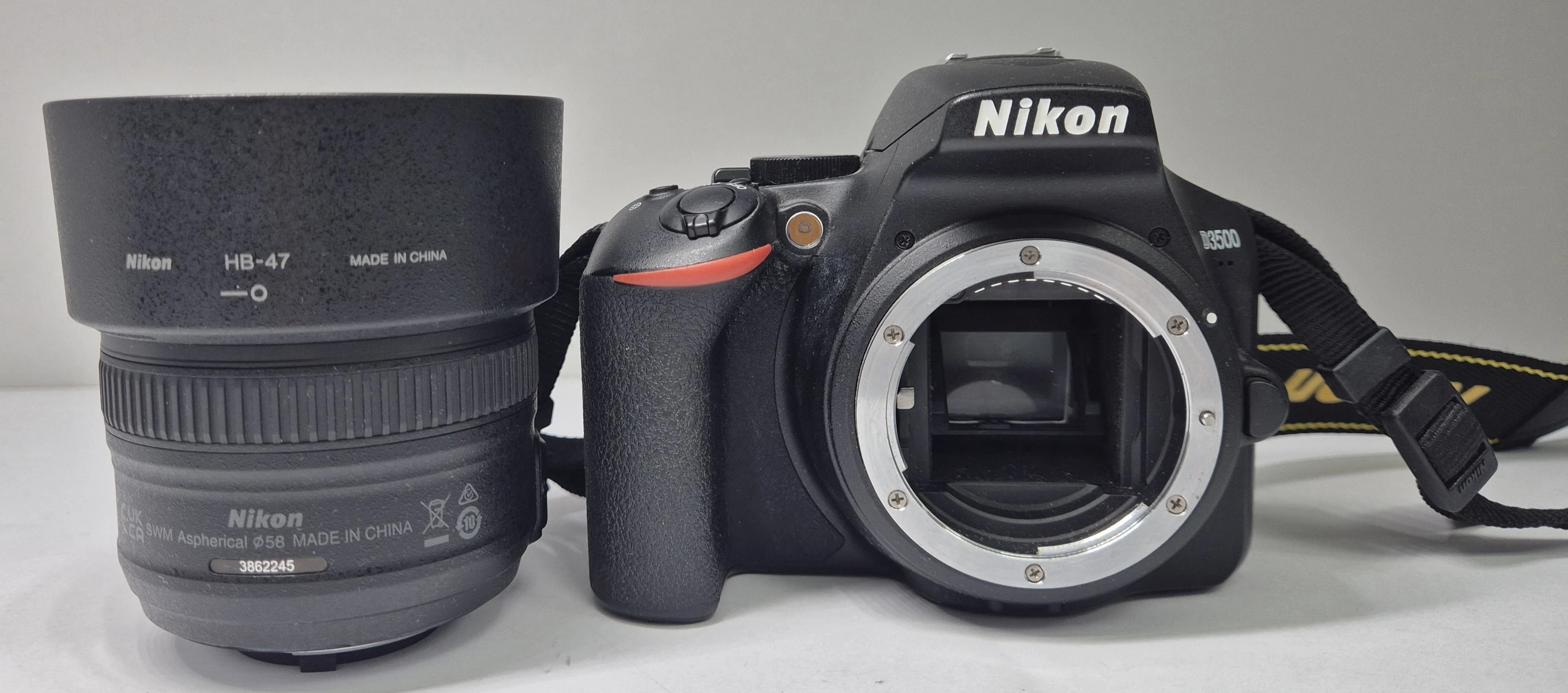 aparat-nikon-d3500obiektyw-nikon-nikkor-50-mm-f18-g-af-s-zestaw-przekatna-ekranu-300